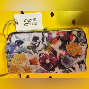 HOBO LAUREN POPPY FLORAL CLUTCH + WALLET New with Tag and dust bag